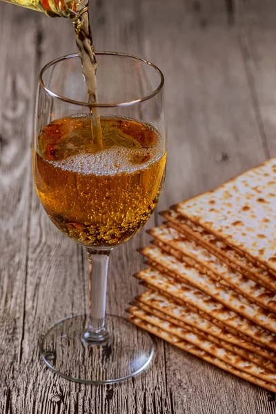 Wein und Matzoh jüdischer Feiertag, Pessach matzo Pessach Wein — Stockfoto