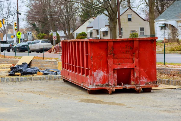 Over flowing Dumpsters being full with garbage — Stock Photo, Image