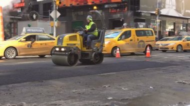 New York City - 16 Şubat 2017: yol yapım aşamasında, devam eden asfaltlama