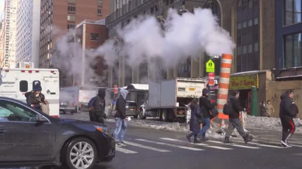NEW YORK CITY - March 16, 2017 Steam pipe releasing hot air into the street in Midtown Manhattan. — Stock Video