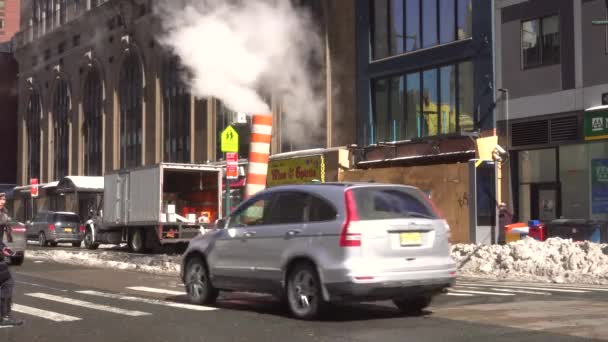 NEW YORK CITY - March 16, 2017 air steam, accident, repairhot air into the street in Midtown Manhattan. — Stock Video