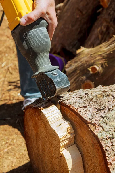 Sawing by electric jig saw, electric jig saw to cut tree — Stock Photo, Image