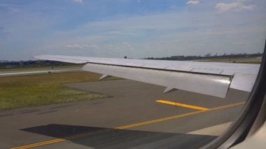 Newark Nj Uluslararası Havalimanı'ndan çıkış yapan uçak.