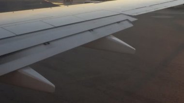 Newark Nj Uluslararası Havalimanı'ndan çıkış yapan uçak.