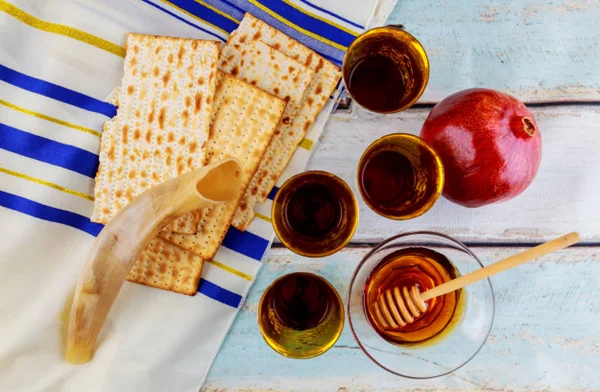 Joodse vakantie matzoh Pascha brood torah — Stockfoto