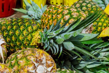 ananas süpermarkette satmak için