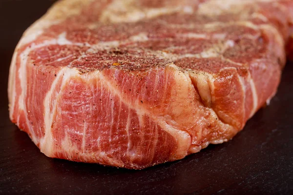 ニンニク、唐辛子、パセリ、肉の新鮮な部分 — ストック写真