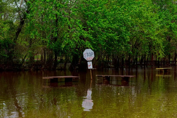 Mercato allagato dopo essere stato spazzato via dalle inondazioni — Foto Stock