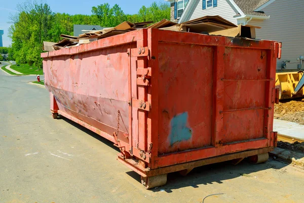 Dumpsters being full with garbage — Stock Photo, Image
