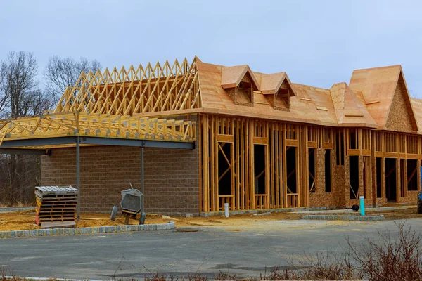 Holzrahmenbau neues Haus im Bau — Stockfoto