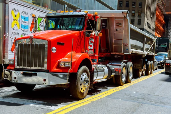 NEW YORK CITY, États-Unis - 04, 2017 : Construction routière et travaux routiers à Manhattan — Photo
