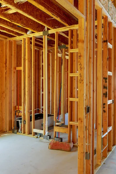 Edificio o casa de marco de madera sin terminar — Foto de Stock