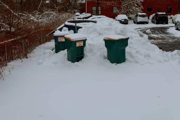 Waste bin with snow, winter photo — Stock Photo, Image