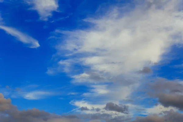ドラマチックな夕焼け雲雲 cloudscape — ストック写真
