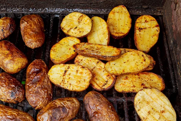 Big Slice of Village-Style Potatoes On Hot BBQ Charcoal Grill . — стоковое фото