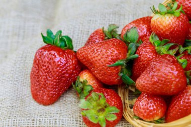 Çilek. Taze çilek. Kırmızı strewberry. Çilek suyu.