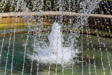 Taze yaz yeşil havuzu Çeşme.