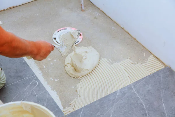 Стильная белая керамическая плитка с камином на ремонте квартир и ванных комнат . — стоковое фото