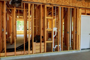 ev ya da tamamlanmamış ahşap çerçeve yapılar