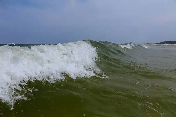 波浪の波青い水の海青うねりクラッシュ カーリング速報海水 — ストック写真