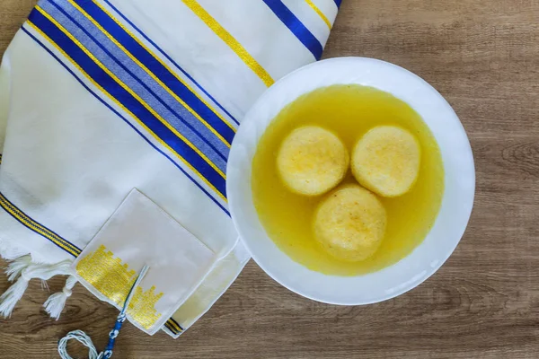 Hot Homemade Matzo Ball Soup in a Bowl — Stok Foto