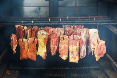 Ham, ev yapımı keşhanede eşek muhabbeti kol