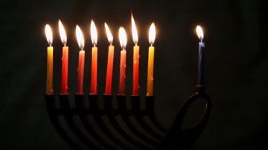 Hanukkah menorah geleneksel ile