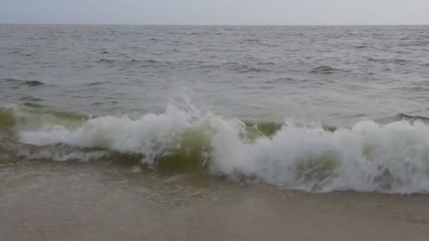 Big waves crashing on stone beach in slow motion — Stock Video