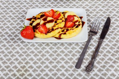 Çilek plaka tablo ile ev yapımı gözleme