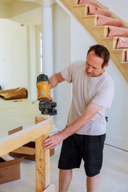 Çerçeveleme müteahhit bir duvar bölümü bir lüks özel ev için çerçeveleme