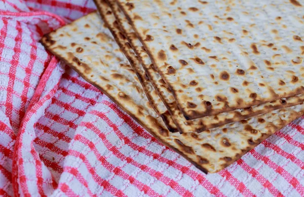 Matzo tunnbröd för judiska högtidsfirande — Stockfoto