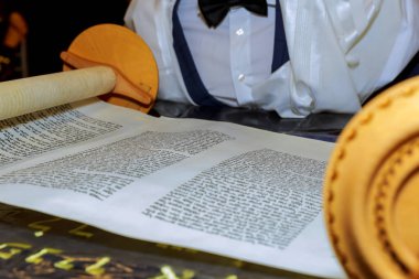 Yahudi adam ritüel kılığına girmiş
