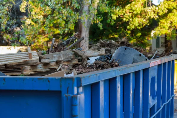 Industrial Dumpster Filled Loaded Dumpster Construction Site Home Renovation — Stock Photo, Image