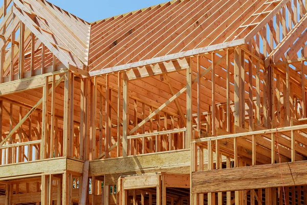 New residential construction home framing against a blue sky. — Stock Photo, Image