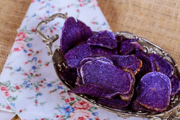 Potato chips made from purple, red and yellow potatoes — Stock Photo, Image