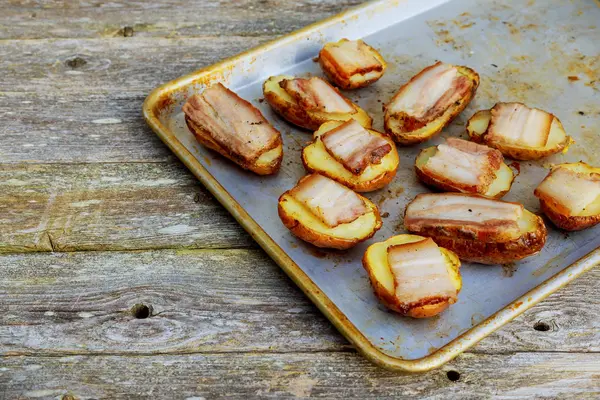Жир свинины с запечённой картошкой — стоковое фото