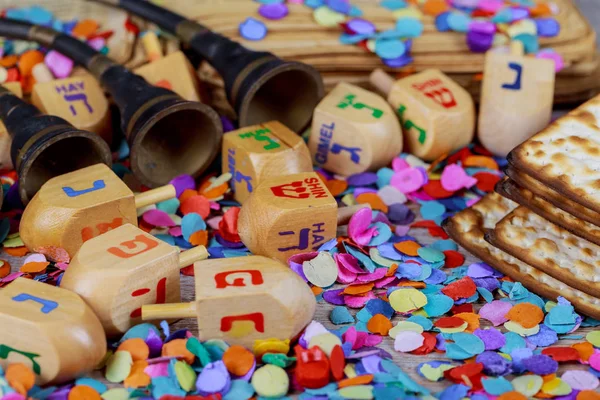 Dreidel el juguete judío tradicional, una peonza usada para Hanukkah — Foto de Stock
