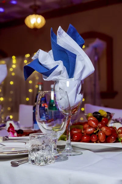 Restoranda servis masası