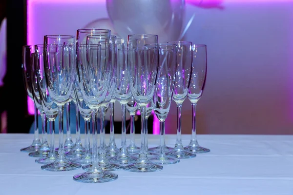 A row of champagne glasses — Stock Photo, Image