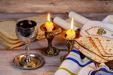Shabbat Shalom - geleneksel Yahudi Sabbath ritüel matzah şarap.