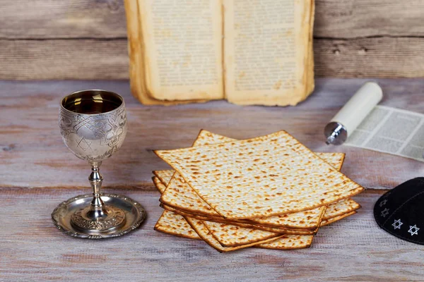 Fiesta Judía Fondo Pascua Con Matzá Vino Vista Desde Arriba —  Fotos de Stock