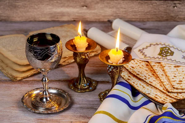 Shabbat Shalom - geleneksel Yahudi Sabbath ritüel matzah şarap. — Stok fotoğraf