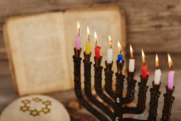Symbole świąt żydowskich hannukah - menora — Zdjęcie stockowe