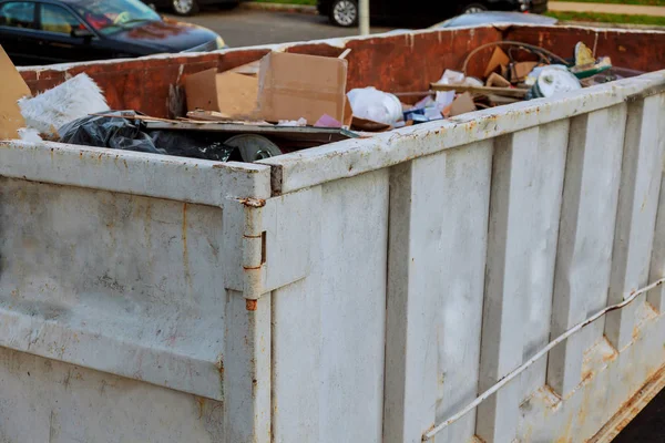 Dumpsters being full with garbage — Stock Photo, Image