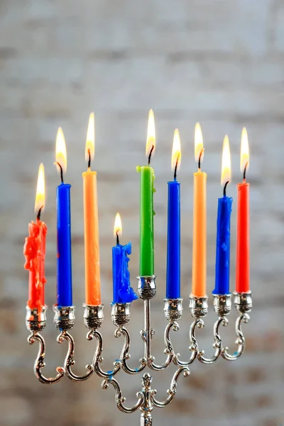 Joodse feestdagen Hanukkah creatieve achtergrond met menora. Bekijk above focus op . — Stockfoto