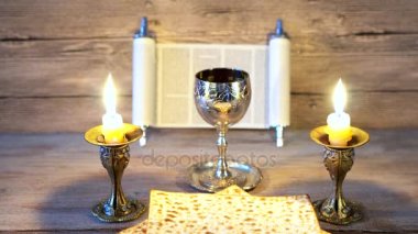 Şabat için hazırlanması: matzot, üzüm suyu