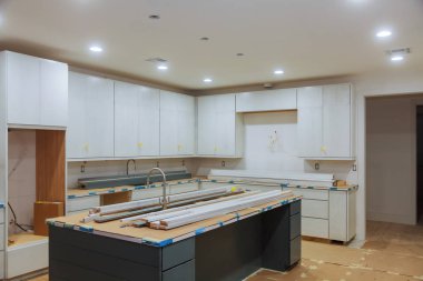Yükleme, çeşitli evrelerinde özel mutfak dolapları