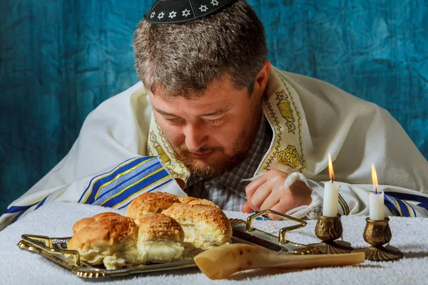 와 달콤한 라운드 안식일 challah 빵의 힙 — 스톡 사진