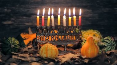 Aydınlatma Hanukkah mumlar Hanuka kutlaması