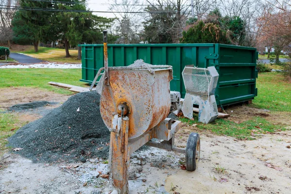 Concrete Mixer Stands Outdoors Mixing Concrete — Stock Photo, Image